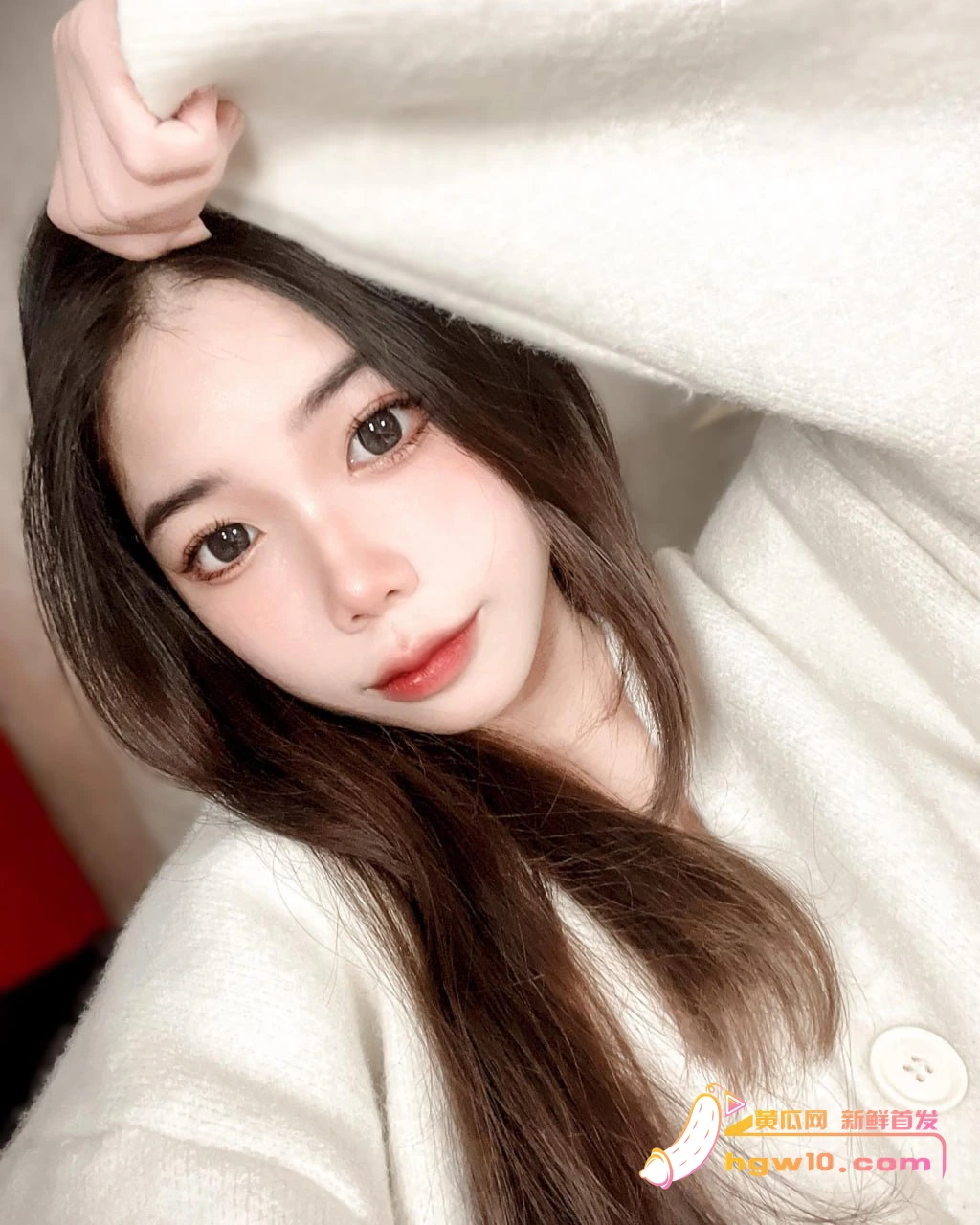 海南精神小妹徐念慈私密照曝光,网友热议其清纯与反差形象