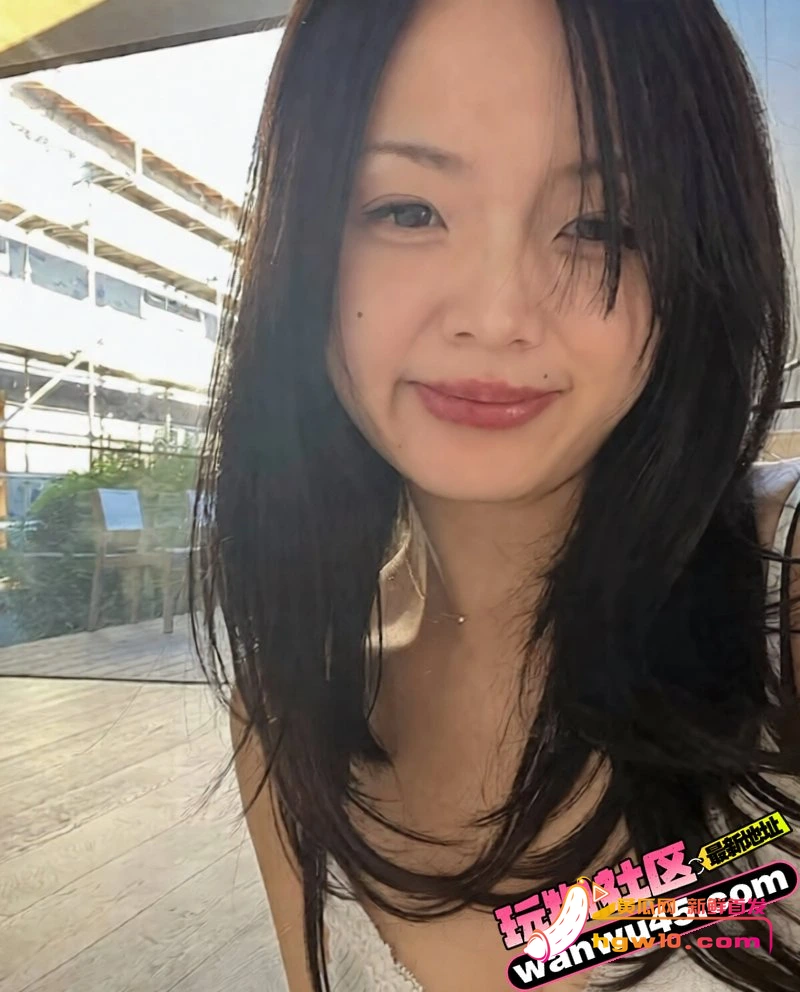 温哥华网红软软星因广告纠纷网暴商家,掉粉40万彻底塌房
