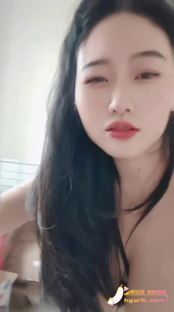 巨乳女子室内与楼道激情互动