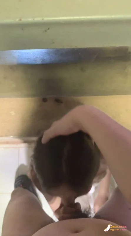 时隔两天再会青涩小妹，阳台背入的羞耻游戏