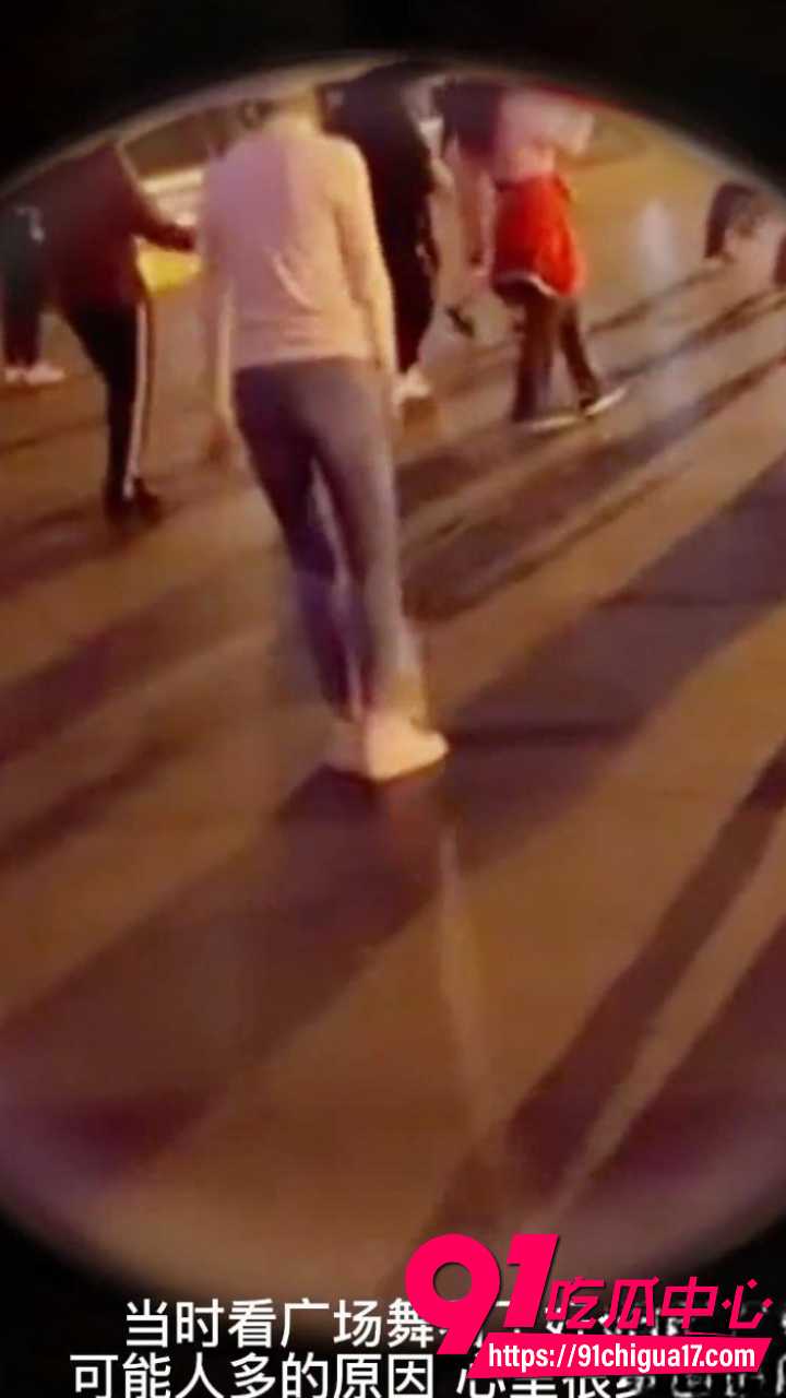 母狗房东被拽进草猛干内射1