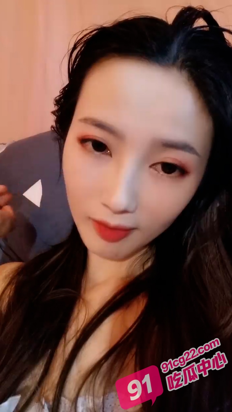 “生活要想满足 下海实现富足” 气质美女难挡金钱欲 出租屋里初尝卖逼的快乐！ 配图3