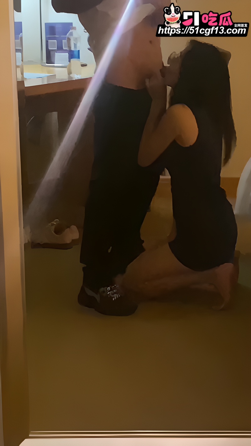 绿帽夫妻 李李Momo 性爱新篇 绿毛龟丈夫找单男酒店约炮 全程拍摄淫妻被猛干到高潮