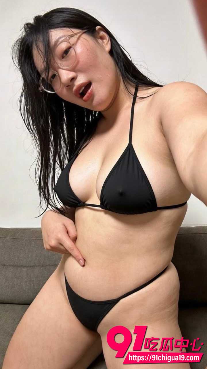 房产中介刘丁瑜为签大单被多人轮番调教5