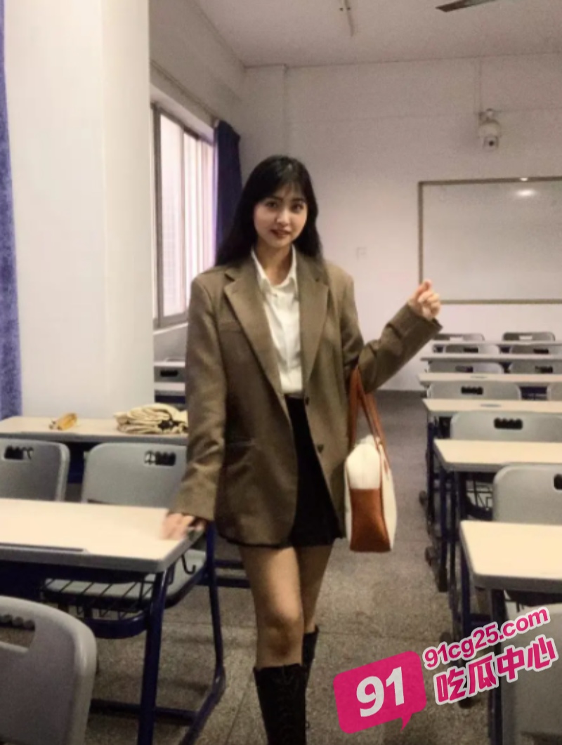 大学生情侣精油啪啪 光滑身体粉嫩白 忍不住暴力抽插的唯美性爱！ 配图