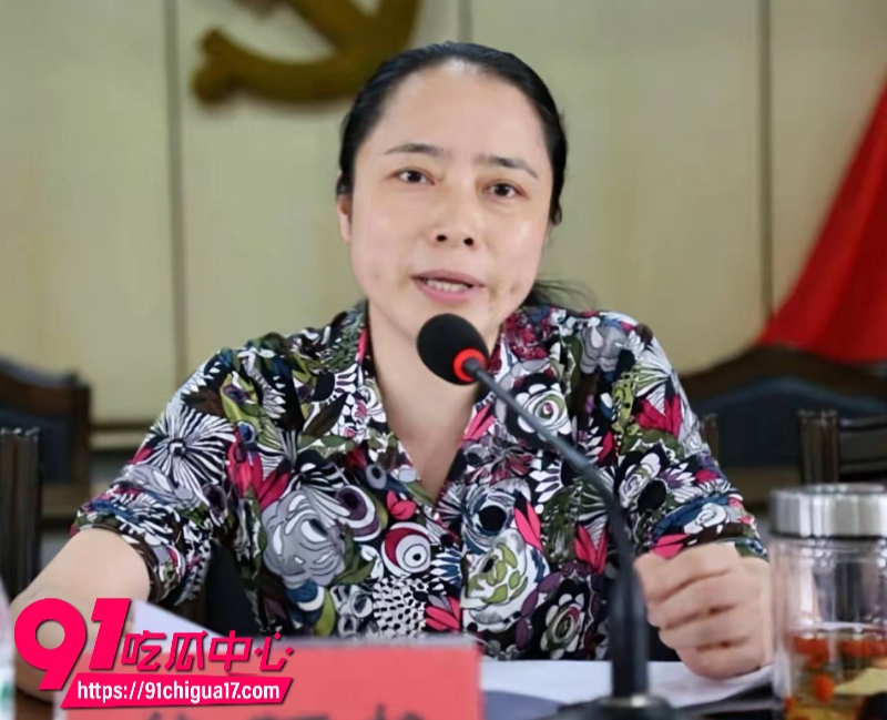 湖南省邵阳市副市长仇珂静因贪污落马曾经包养男模的黑历史曝光20 湖南省邵阳市副市长仇珂静因贪污落马曾经包养男模的黑历史曝光20