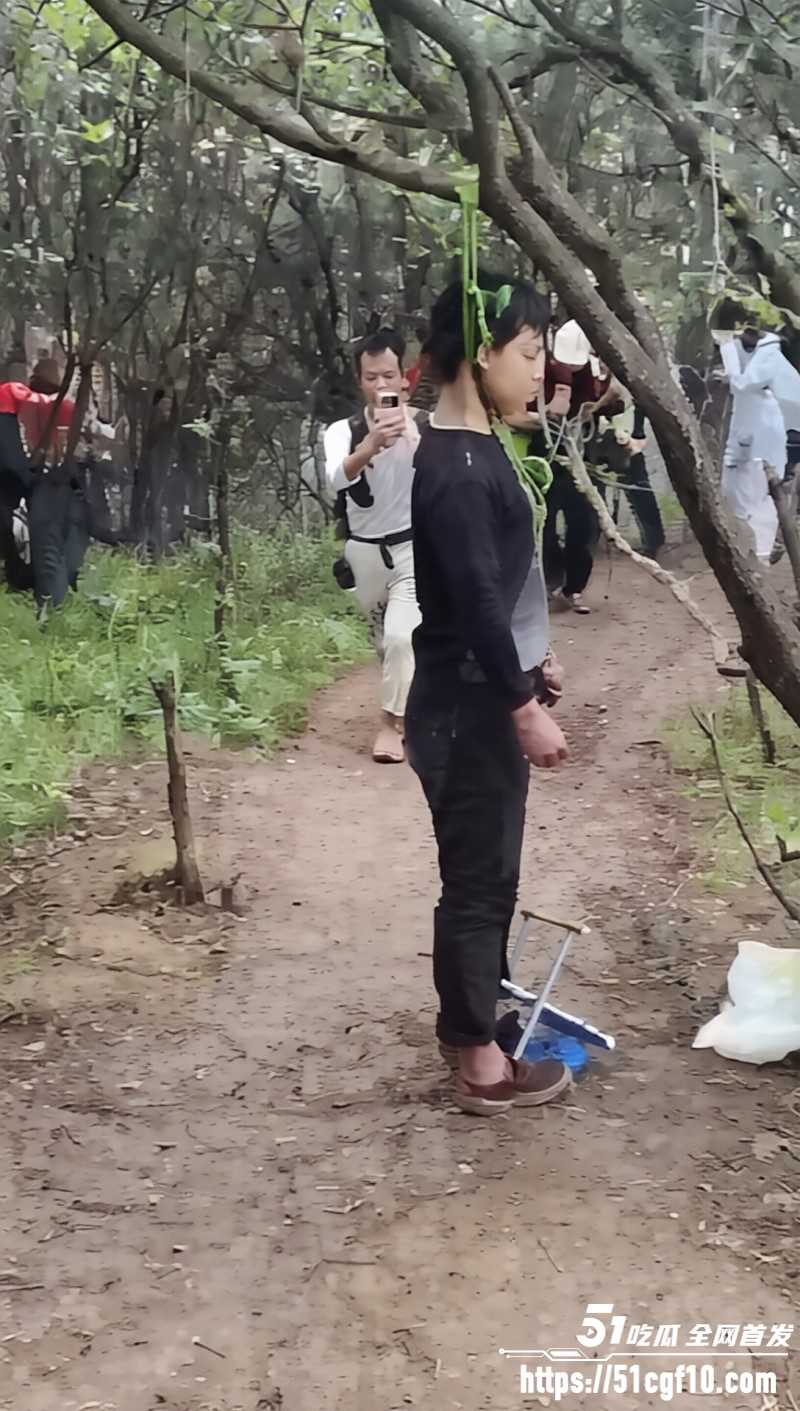 西安子午峪尖山男子上吊自杀04 西安子午峪尖山男子上吊自杀04