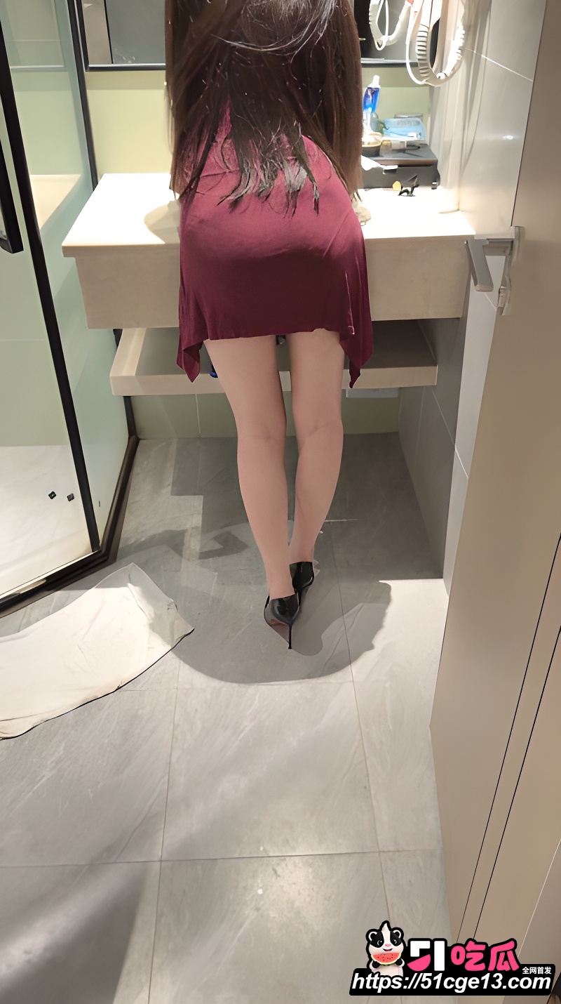 51原创乱伦姐弟情 趁哥们出门买菜 洗手间暴操兄弟老婆 挺翘巨乳被疯狂蹂躏！