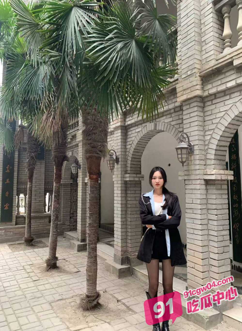 不羡鸳鸯不羡仙 又是羡慕泡良大神的一天 与美女酒店阳台刺激做爱！ 配图3