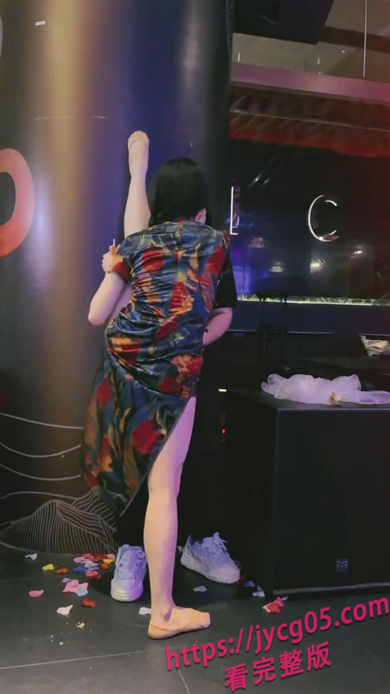 传说中的腿咚！这难度没几年舞蹈功底做不出来！
