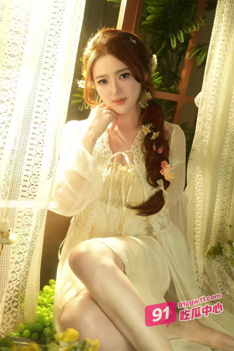 叔叔大战离异女同事～性欲非常强各种姿势精通 还有点害羞挡住脸不让拍呢~ 配图2