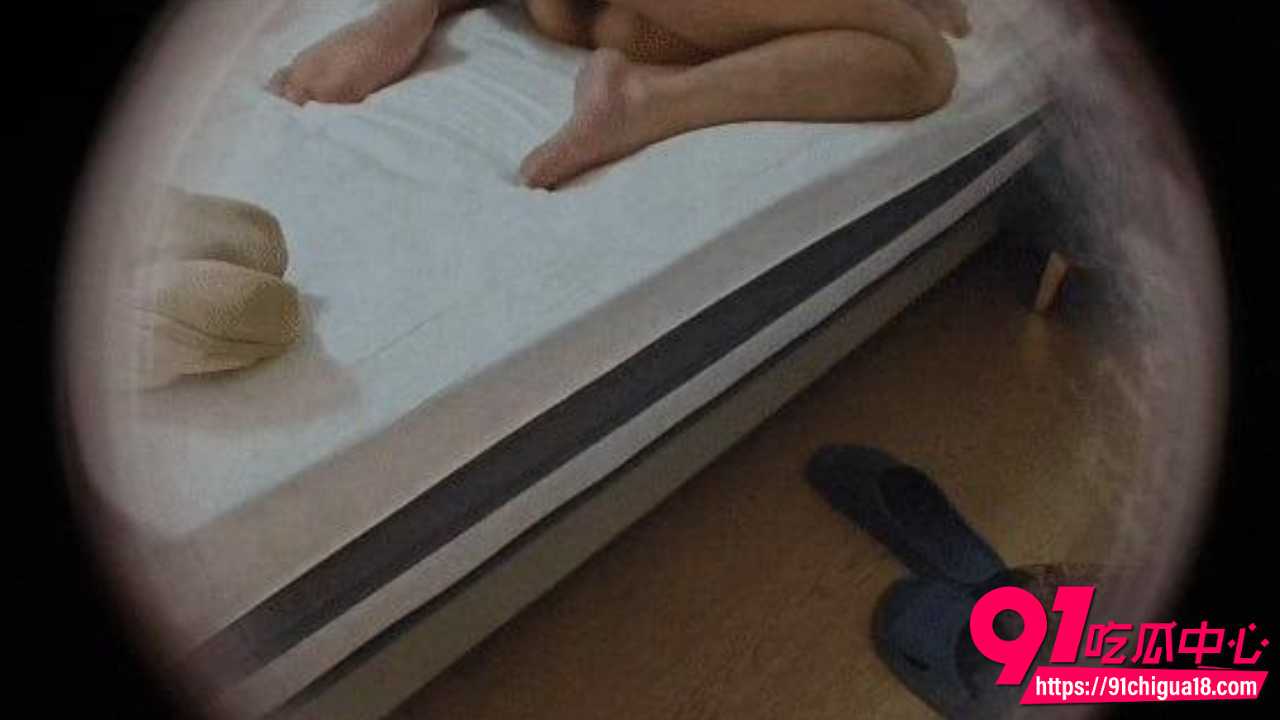儿子偷拍妈妈洗澡后直接床上强上21 儿子偷拍妈妈洗澡后直接床上强上21