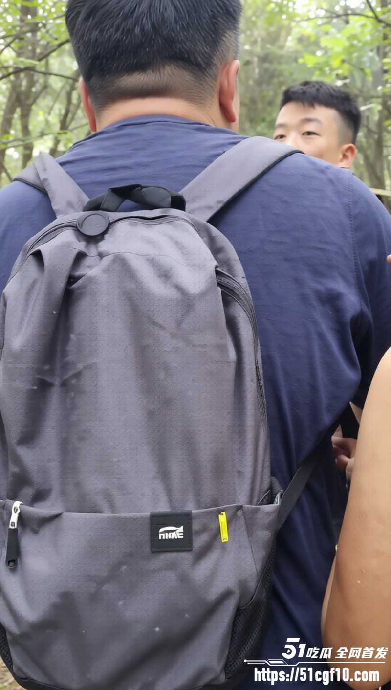 西安子午峪尖山男子上吊自杀02 西安子午峪尖山男子上吊自杀02