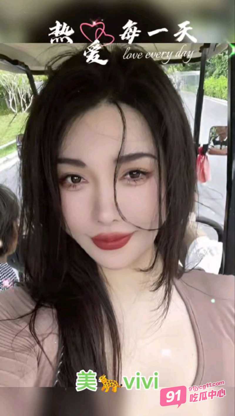 抖音网红Vivi1对1独家视频放送！这娇喘呻吟太勾人了～ 配图