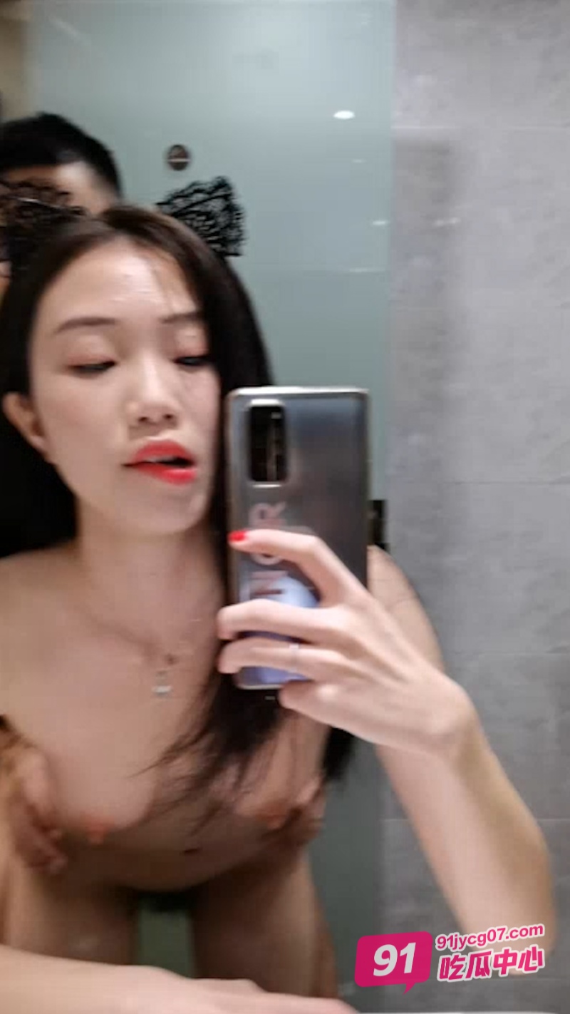 性感学姐黄晶晶镜前裸身视频曝光 当时多恩爱现在就多后悔！ 配图