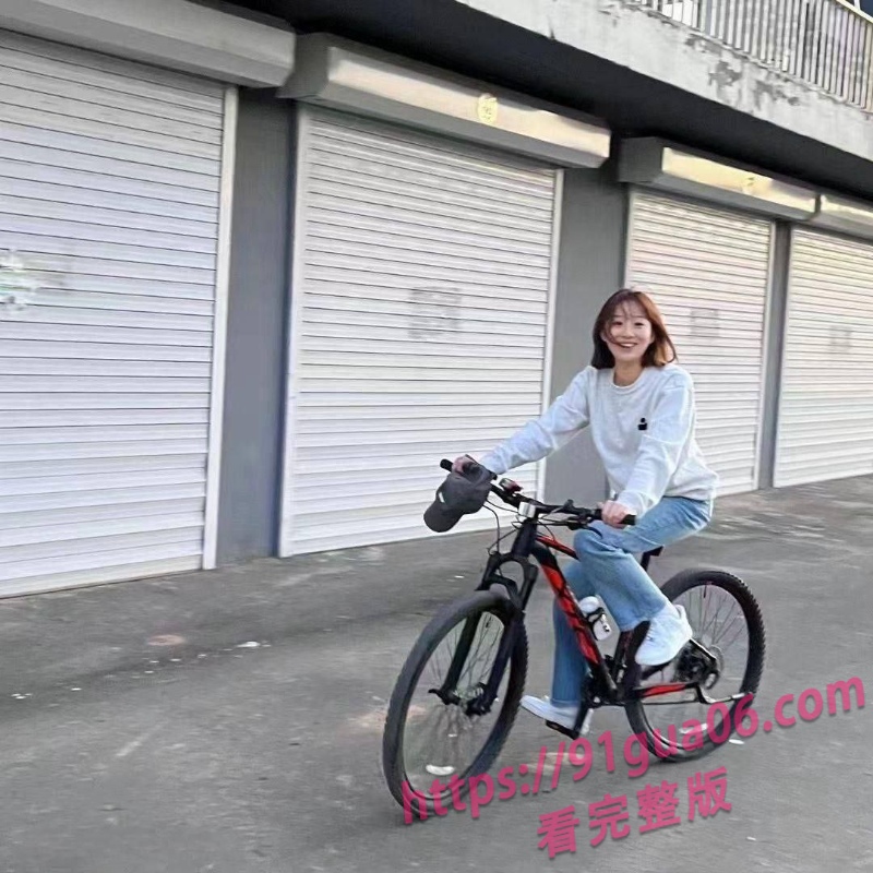 上海海关学院叶璇大尺度视频流出 自毁形象甘为金主胯下淫娃 配图