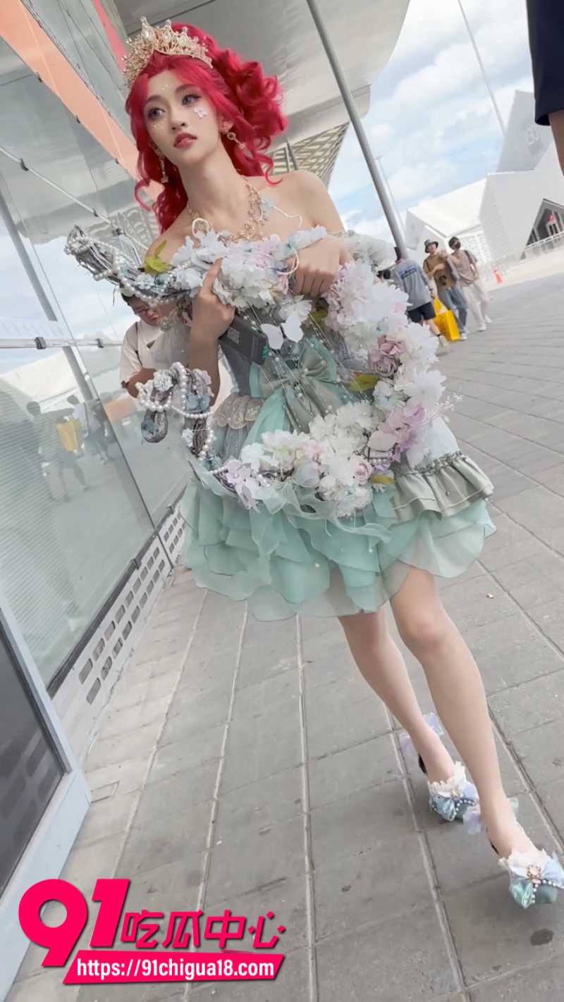 抄底大神漫展尾随极品美女抄底偷拍2