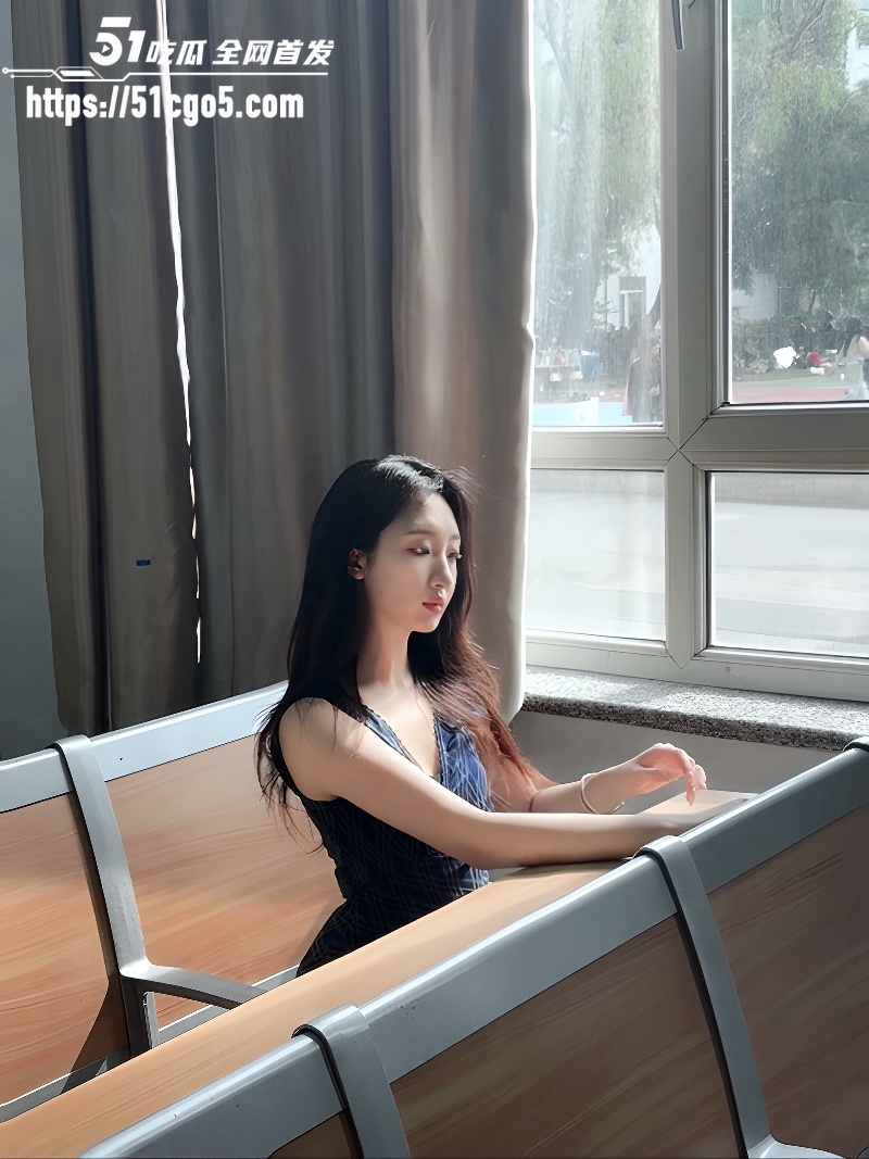 徐州高颜值美女 张芸萱 被男友调教啪啪 无套猛插骚穴 肥臀被大屌撞得通红