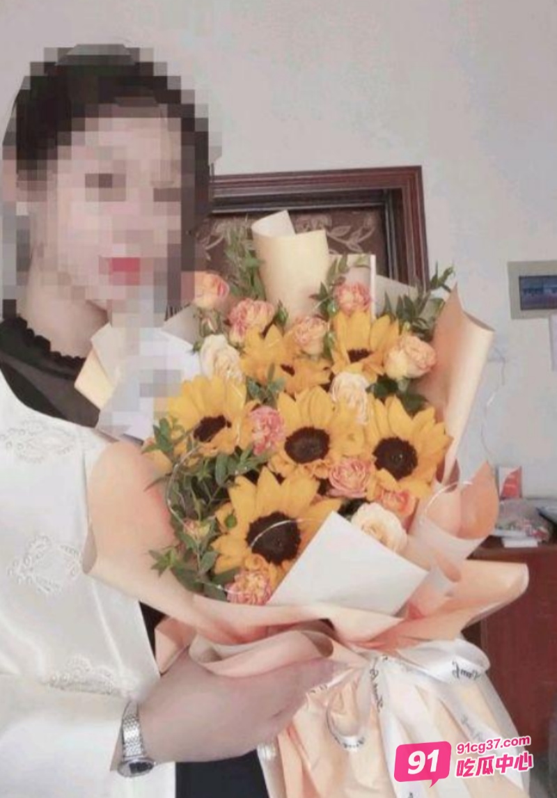 海角大神我的妈妈是脚模 妈妈夜不归宿我和小姨激情一整夜~ 配图