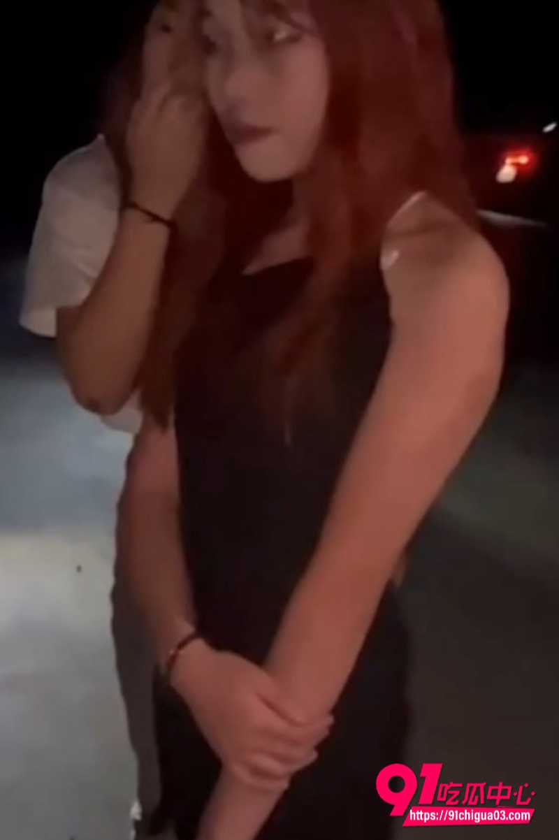 高挑嫩妹夜晚被霸凌 1 高挑嫩妹夜晚被霸凌 1