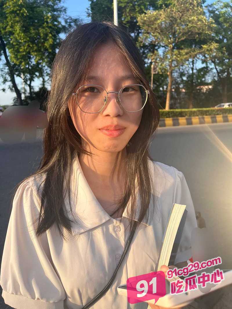 大神调教05年清纯学妹李蕊 口爆射精深喉拉丝后入内射不在话下！ 配图