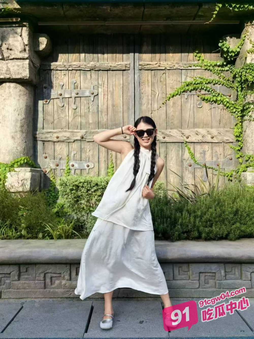 笑麻了！情侣首次尝试拍片 镜头没调好 全程直拍妹子撅起的屁眼！ 配图2