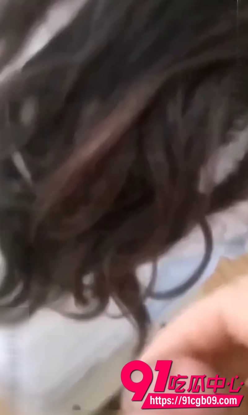 吉安一中 男同学为了寻求刺激 在教室打飞机 竟然射在熟睡女同学的头发上!