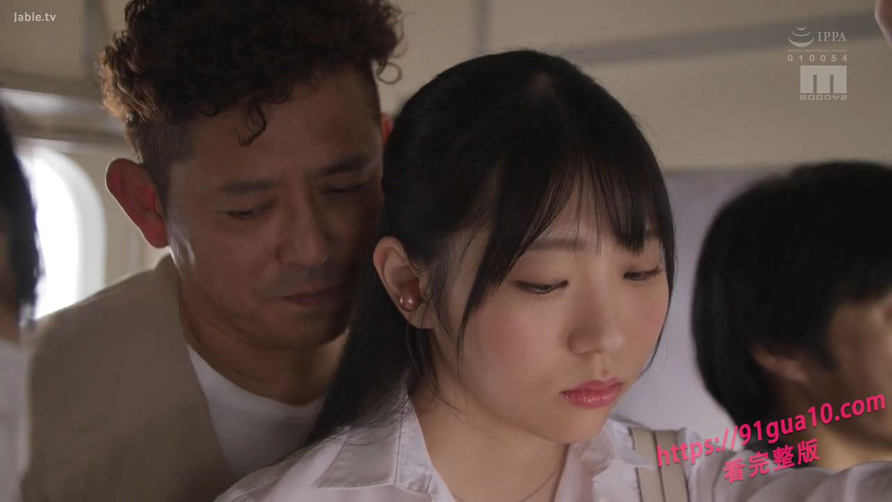 在痴汉电车沉沦的女白领3.jpg