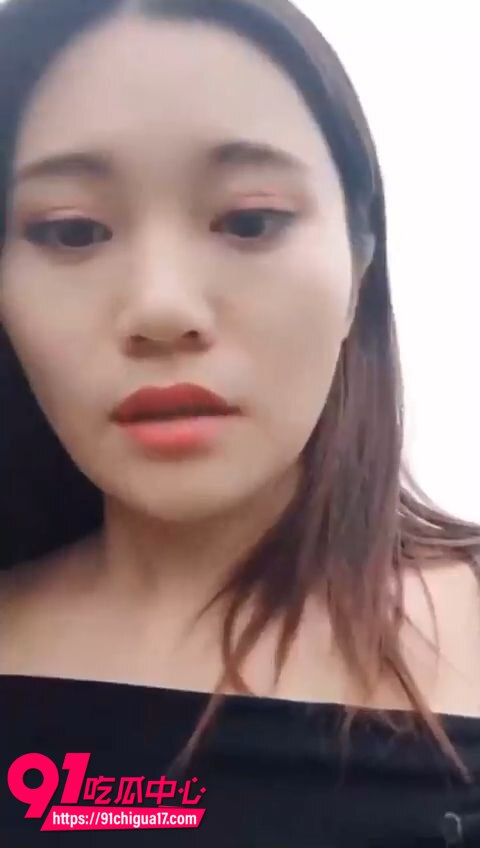 美女户外勾引大叔无套性爱1 美女户外勾引大叔无套性爱1