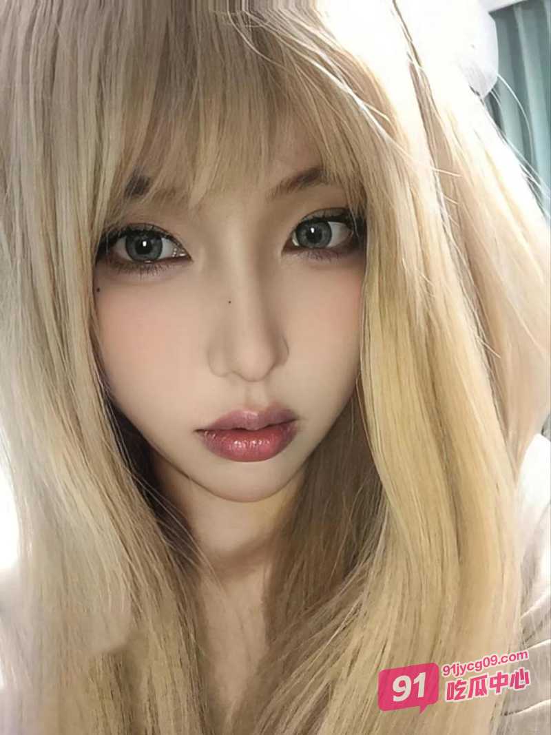 「母子乱伦」趁老爸不在家 和朋友一起3P美艳小妈!