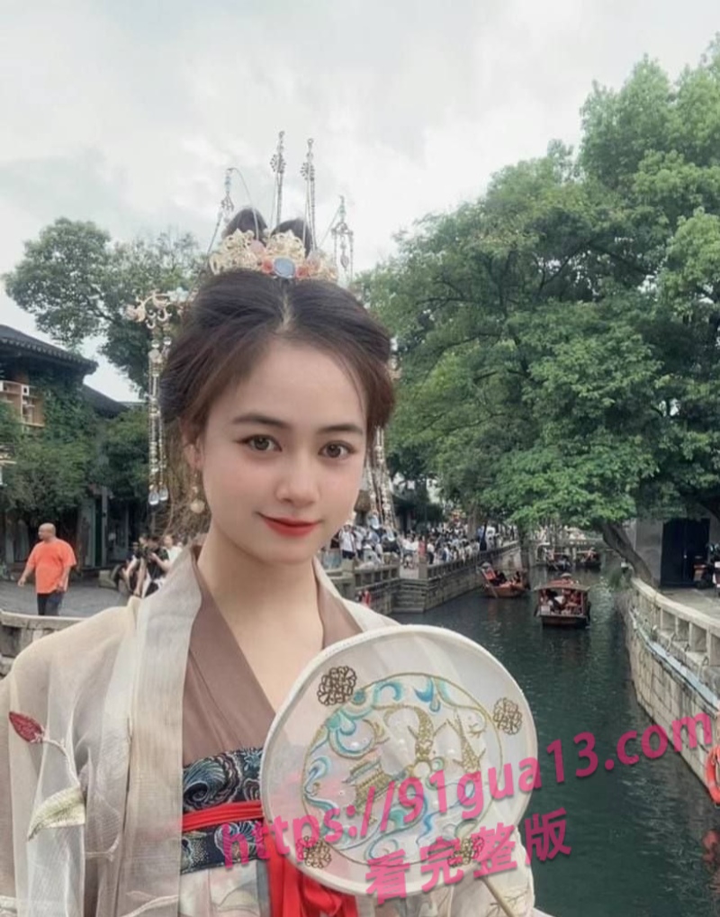 重庆财经学院新疆女神夏兹热丽!被拍下坡处全程视频 惨遭渣男曝光