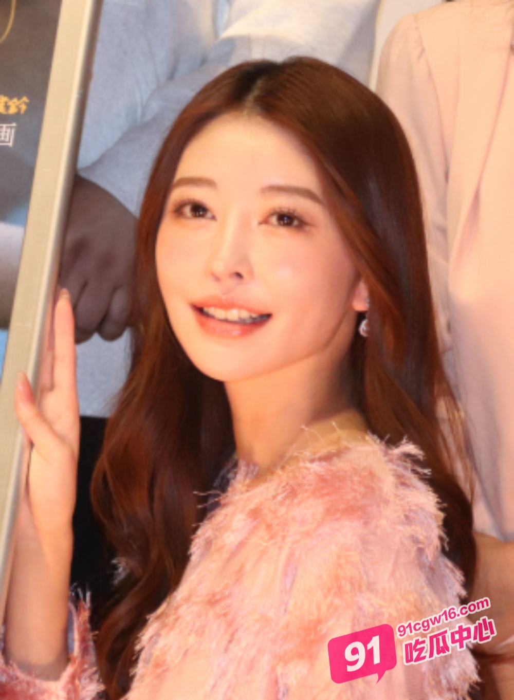 粉嫩JK少女森主动勾引叔父不伦性爱 惨遭3p夹击场面极度淫靡 配图