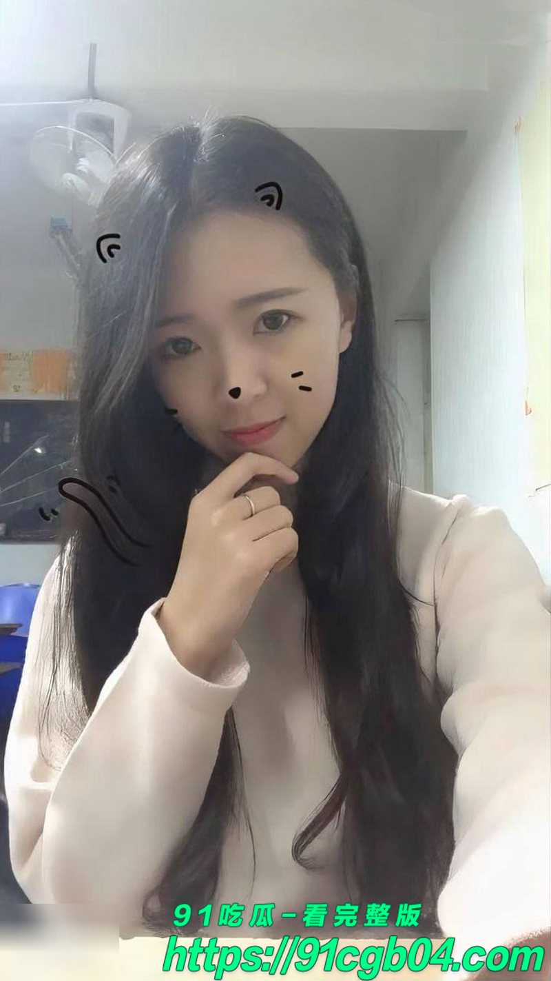 瓜友投稿 天津学生妹曾译萱 给金主舔脚视频流出 得知原因是借裸贷后 悬着的心也放了下来！