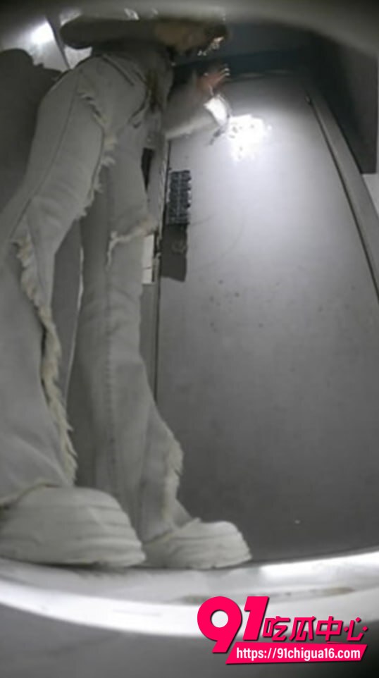 二月最新厕所偷拍合集1