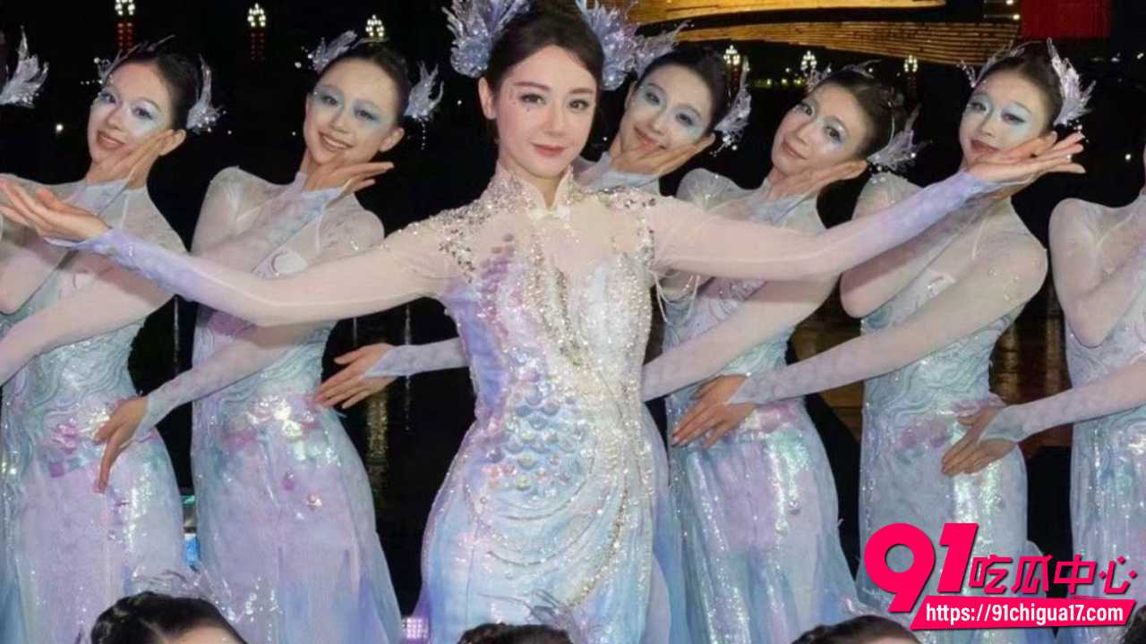 迪丽热巴春晚人鱼公主惊艳全场却脸肿妆老6 迪丽热巴春晚人鱼公主惊艳全场却脸肿妆老6