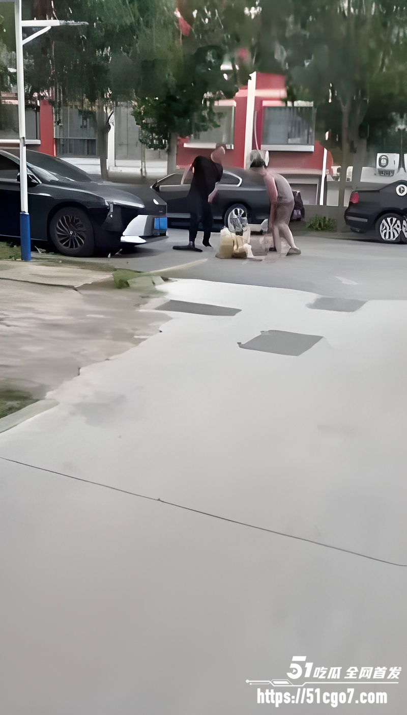 黄金水岸小区 抓奸大戏1 黄金水岸小区 抓奸大戏1