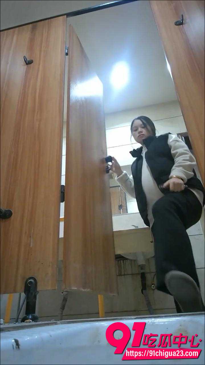 办公楼女厕偷拍2K高清3 办公楼女厕偷拍2K高清3