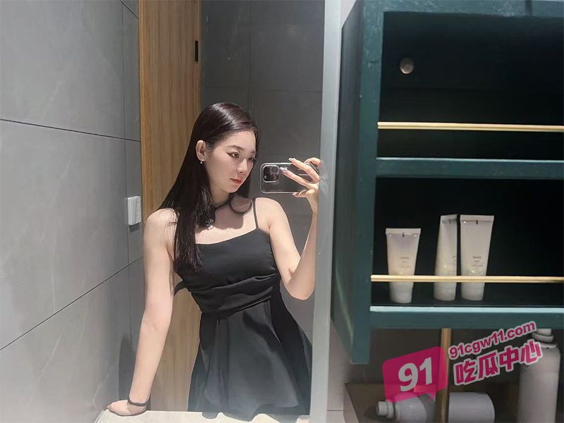 海角社区 【1+1原创】合集 SPA男技师推油69互舔＋老婆野外被钓虾黑小伙按草上狂操 配图3